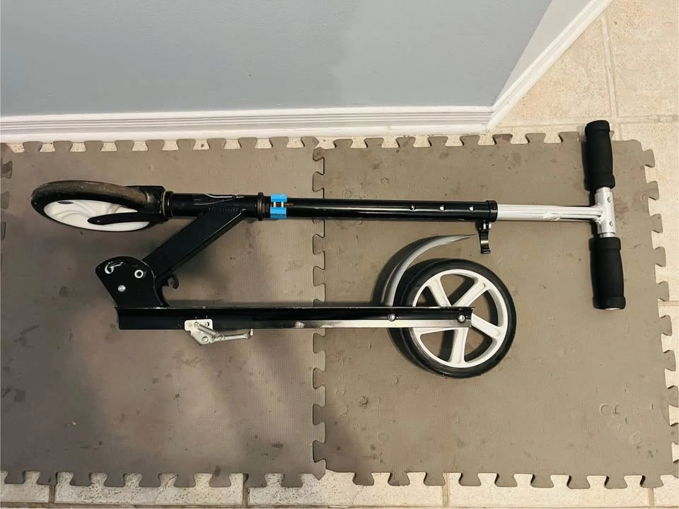 Movelo Folding Kick Scooter Big 200mm wheels - photo 2