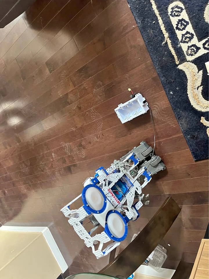 Meccano robot assembled