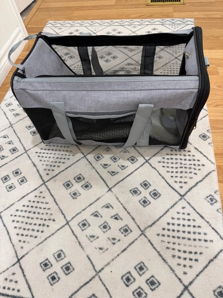 Gray Soft-Sided Pet Carrier with Mesh Windows - photo 4