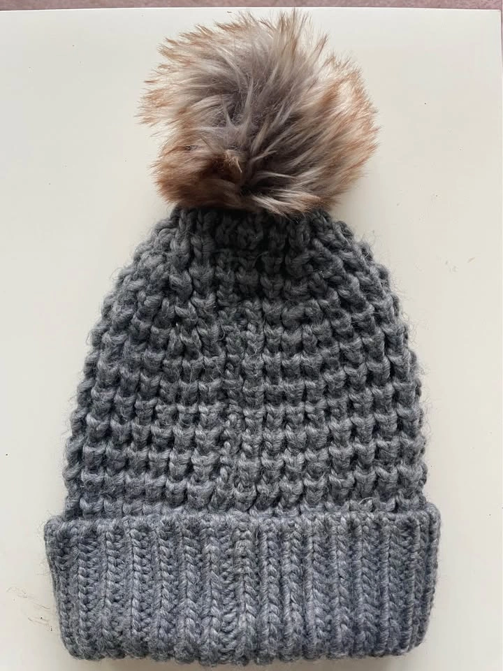 Roots Grey Knitted Beanie with Faux Fur - photo 2