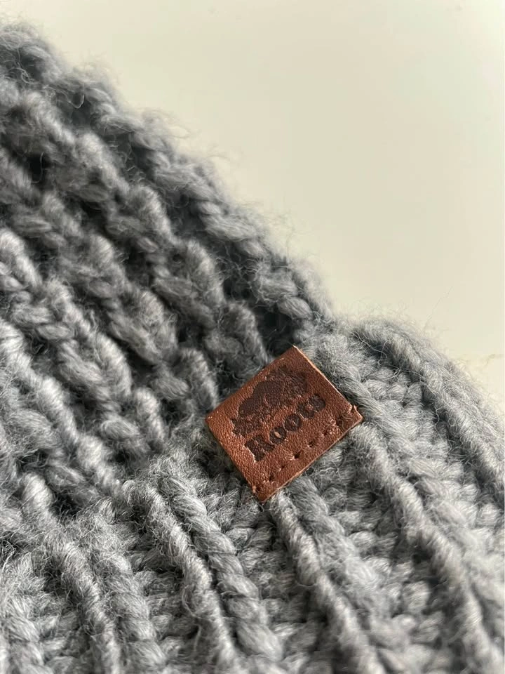 Roots Grey Knitted Beanie with Faux Fur - photo 3