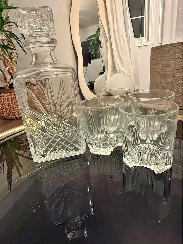 Whiskey Decanter Set (5-Piece) – Elegant Vintage Style