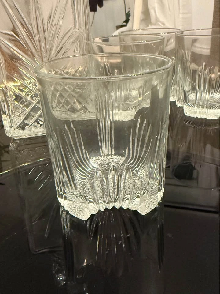 Whiskey Decanter Set (5-Piece) – Elegant Vintage Style - photo 2