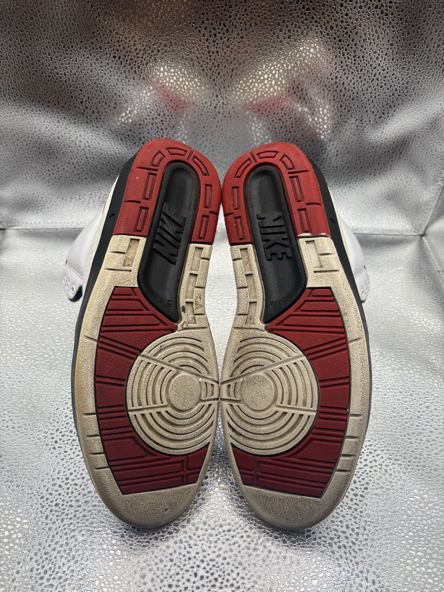 Air Jordan 2 Chicago GS - photo 3