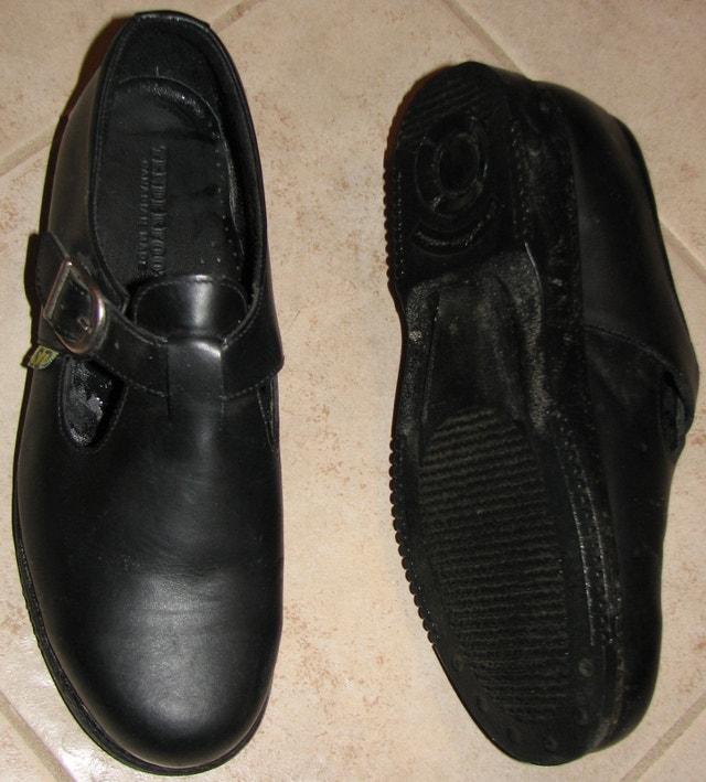 Women's 7.5 TenderFoot Canadian Made Black Buckle SD Safety Shoe - photo 2