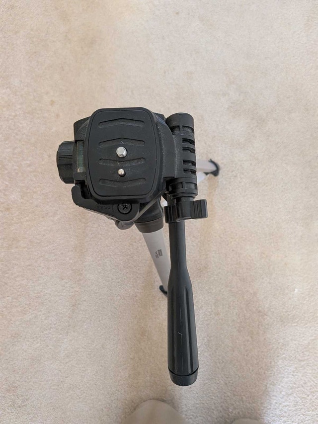 60" Camera Mount Tripod - Amazon Basics - photo 4