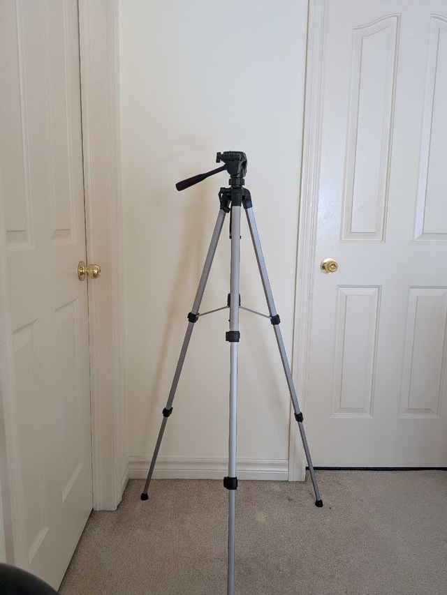 60" Camera Mount Tripod - Amazon Basics - photo 5