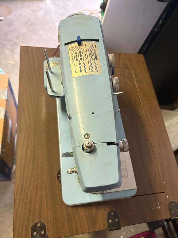 Baycrest sewing machine - photo 2