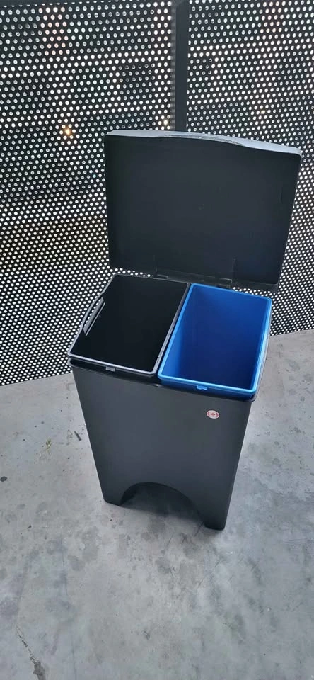 Dual-Compartment Trash & Recycling Bin – Clean & Practical! - photo 4