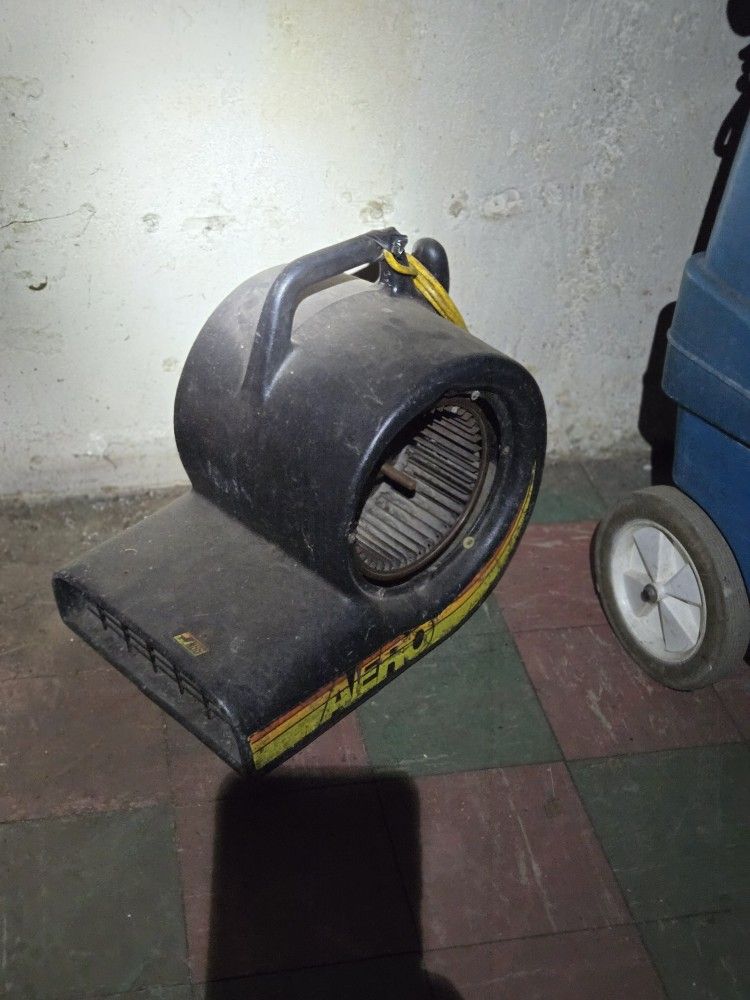 Industrial Carpet Cleaner & Blower - photo 2