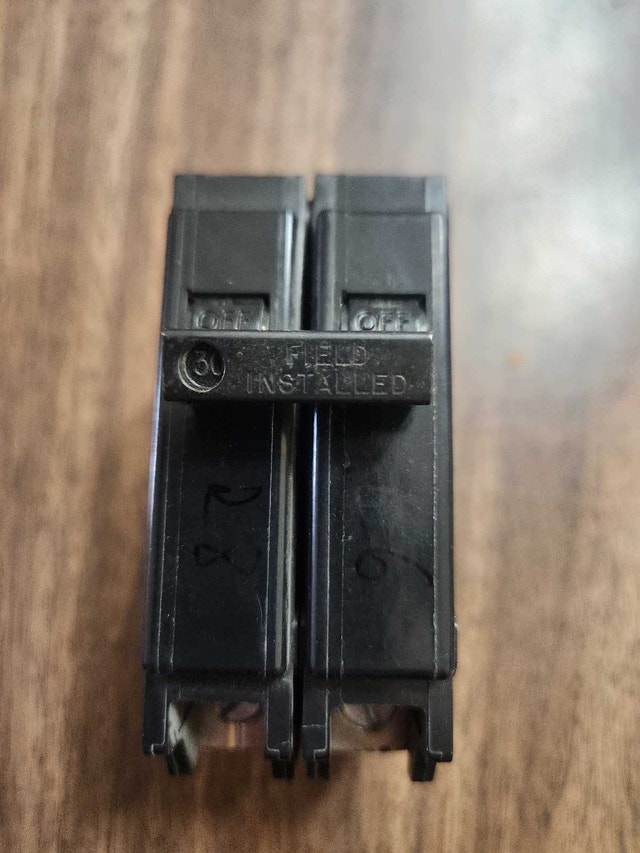 COMMANDER 30A Circuit Breaker