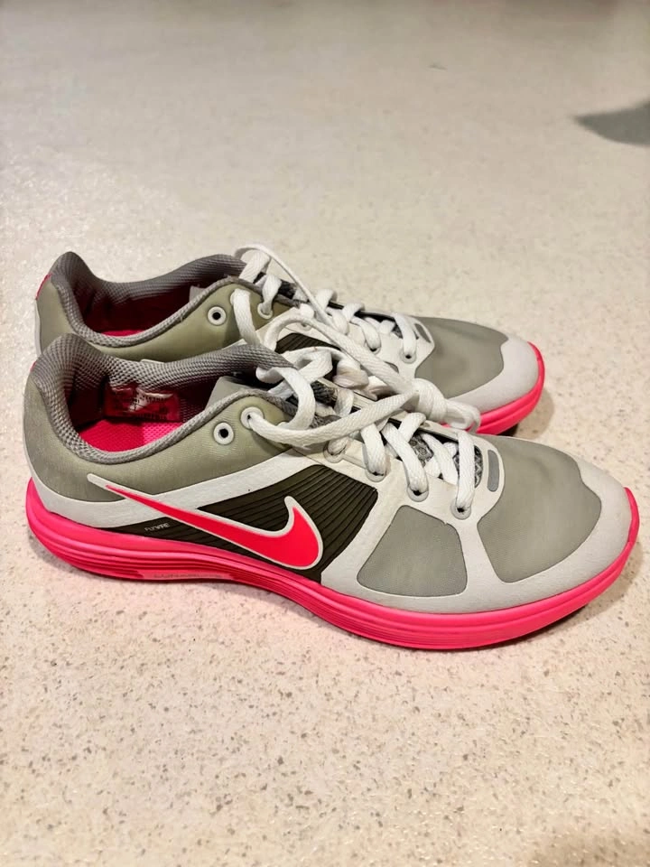 Brand new women’s pink/grey running shoes 9.5 Nike Lunaracer 2