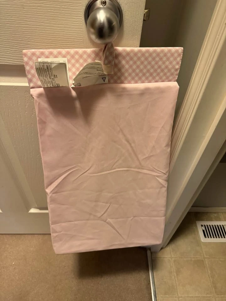 Diaper holder for door - photo 3