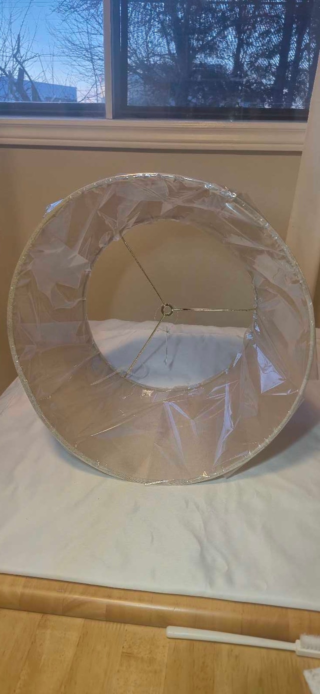 Linen looking Lamp shade, small rip - photo 2