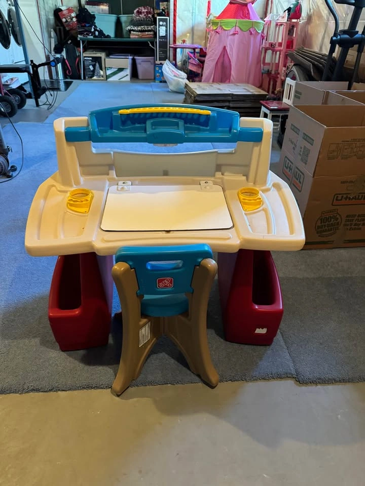 Step2 Deluxe Art Master Desk - photo 4
