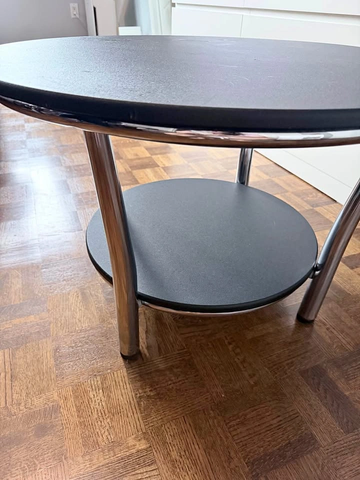 Round coffee table