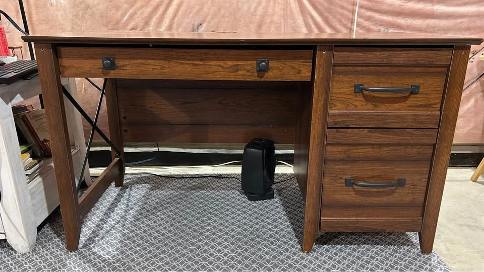Medium Oak-Finished Wooden Desk - photo 2