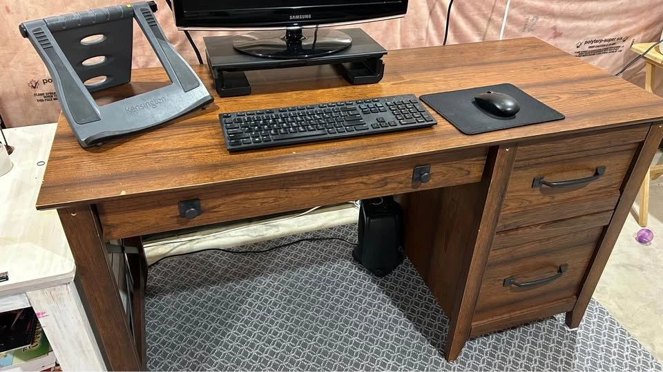 Medium Oak-Finished Wooden Desk - photo 4
