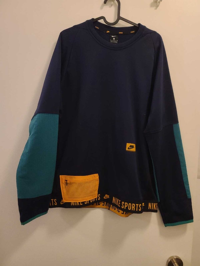 Nike Sports Pullover Medium