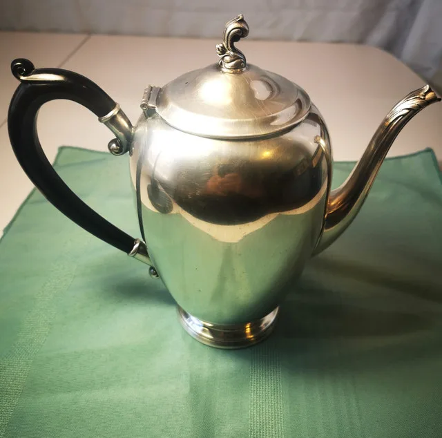 Coffee/Tea Pot Vintage Wm. A. Rogers Silver Plated Canad thumbnail