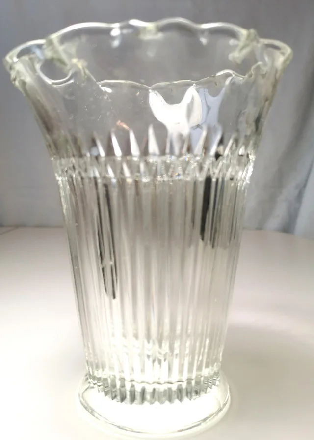 GLASS VASE classic design vertical ribbing adds texture vintage image indicator(2)