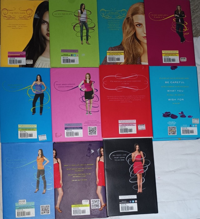 13 Pretty Little Liars Books w/ Dust Covers - photo 3