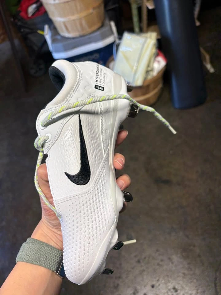 Nike Women's Baseball Cleats Size 5 - photo 2