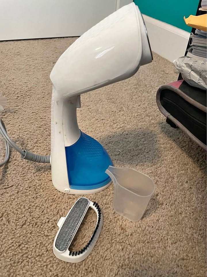 Hand held steamer