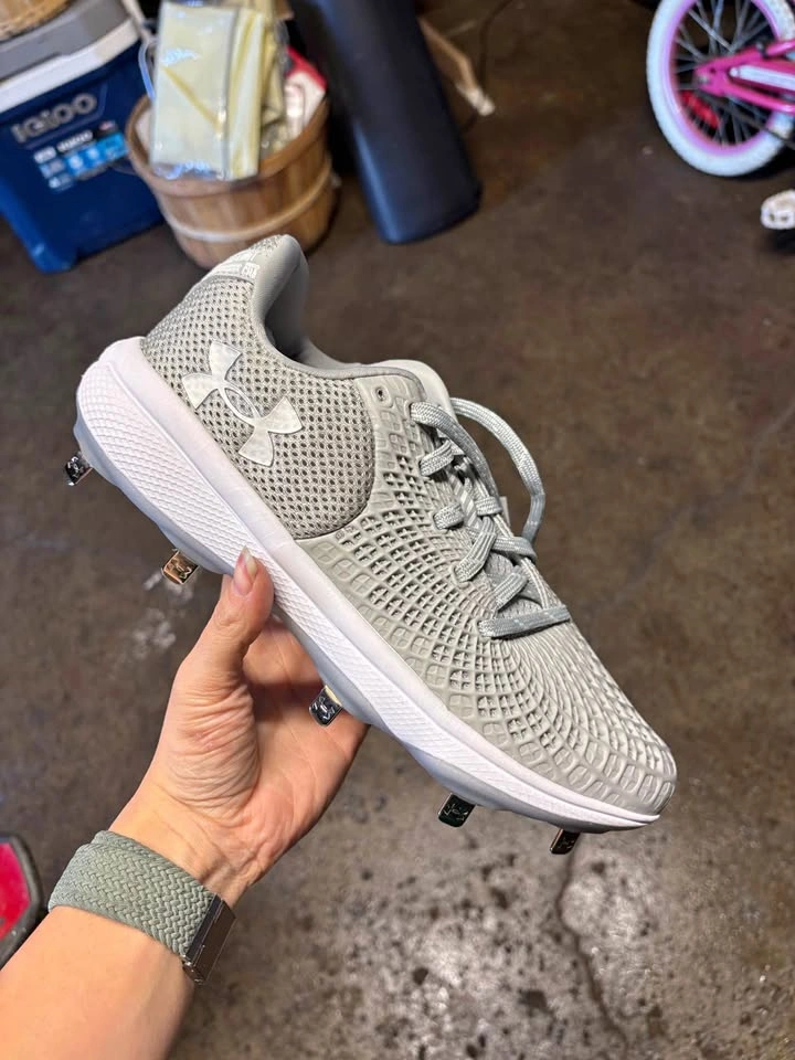 Brand New Women's Size 9 Baseball Cleats