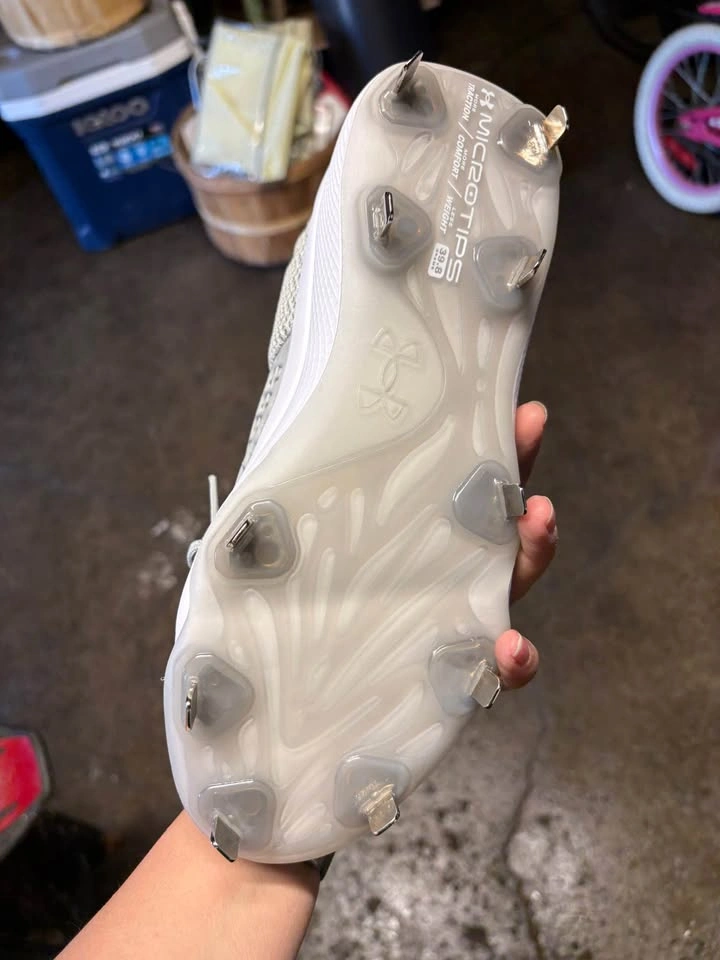 Brand New Women's Size 9 Baseball Cleats - photo 3