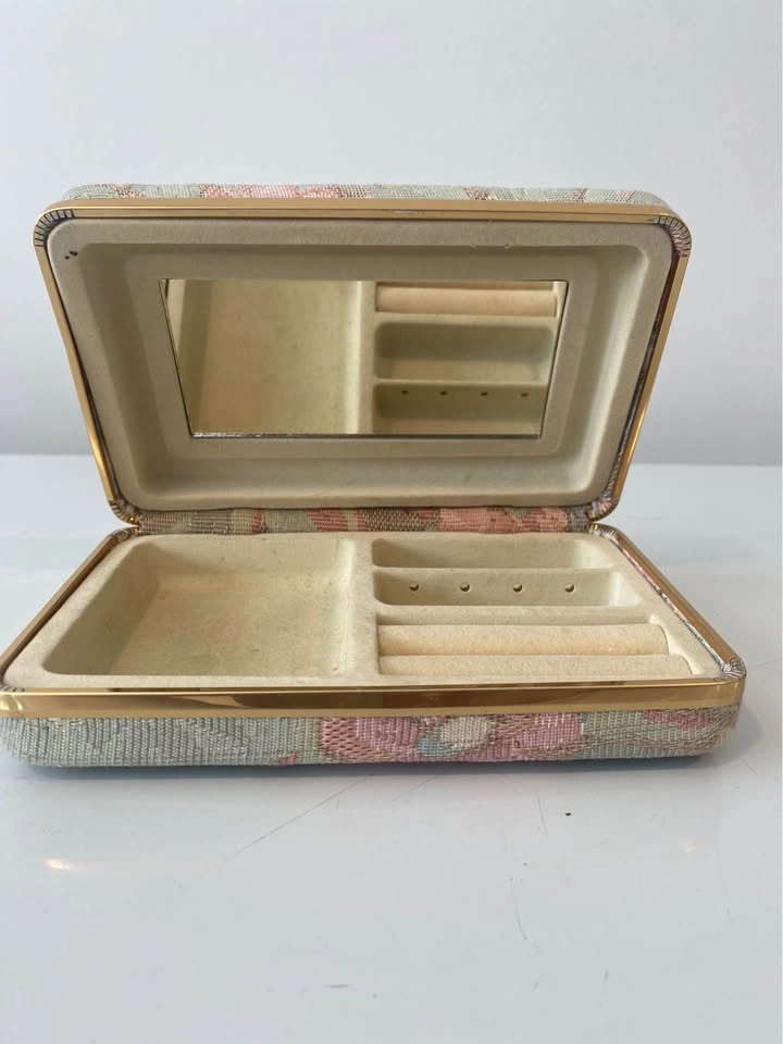 Vintage 80s Tapestry Travel Jewelry Box Cottagecore Vibes 🌸 - photo 5