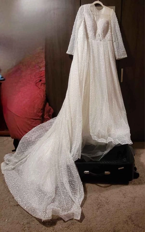 Beautiful Wedding dress with pearls - photo 2