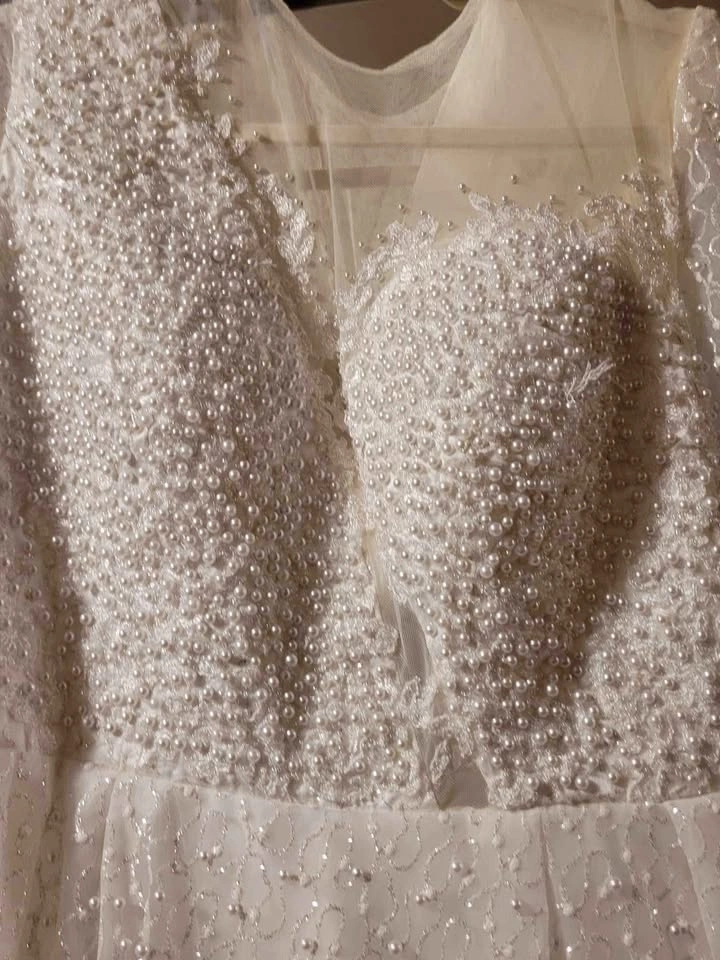 Beautiful Wedding dress with pearls - photo 3