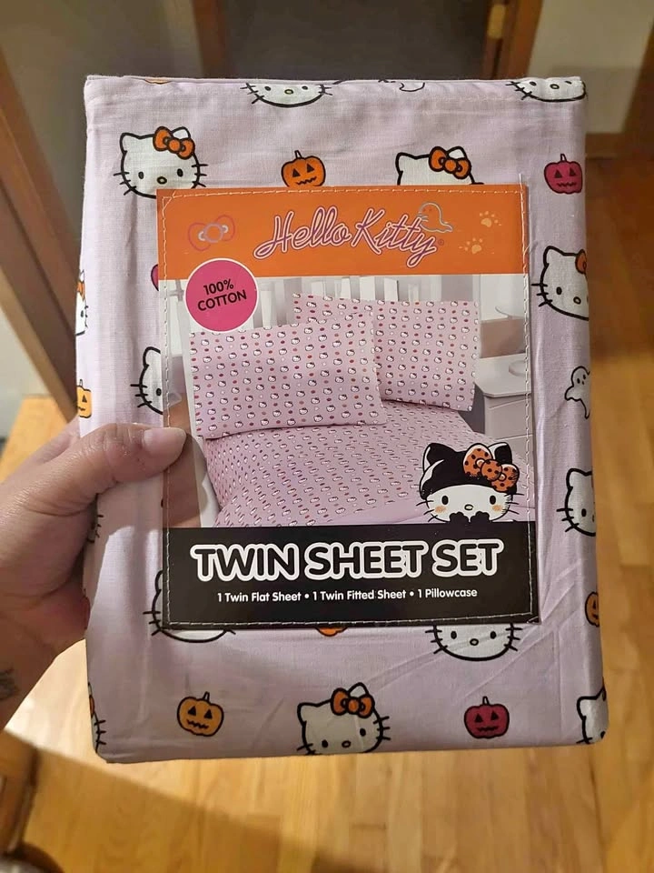 Hello Kitty Fall Twin Sheets