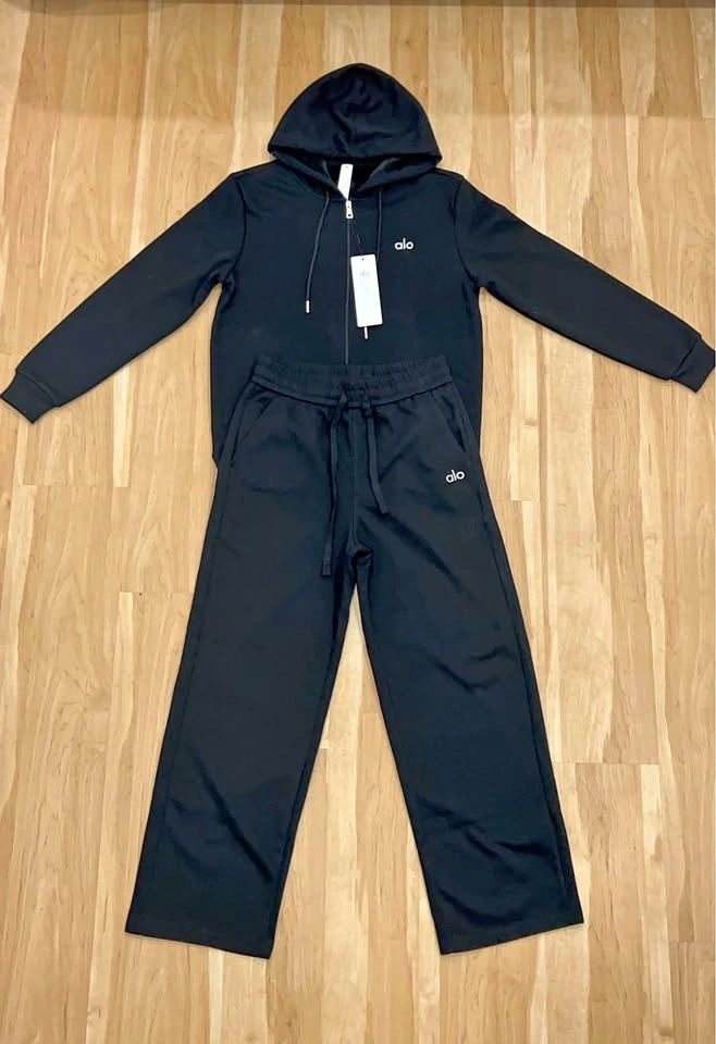 NEW Alo Yoga Renown Sets - Black - Sizes S, M
