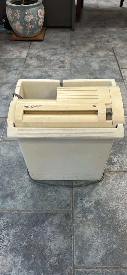 GBC Shredmaster 70s Paper Shredder - photo 2