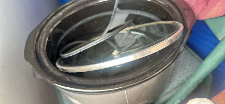 Slow cooker