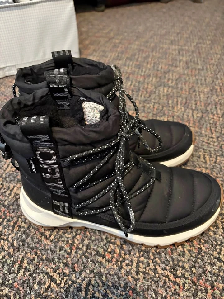 North Face Women Winter Boots - Size 8
