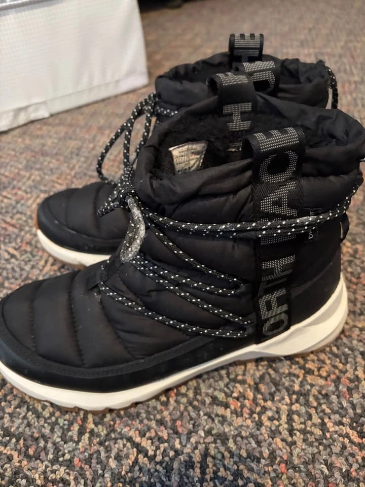 North Face Women Winter Boots - Size 8 - photo 4