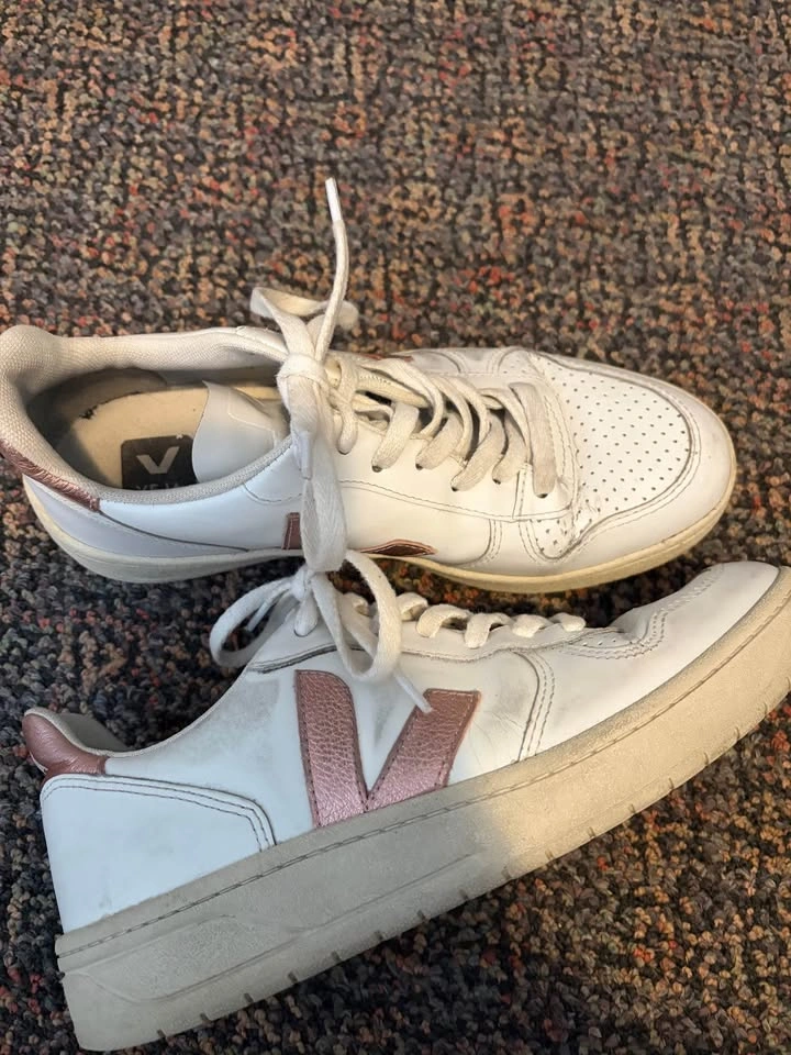 Veja Women Size 8 - photo 3