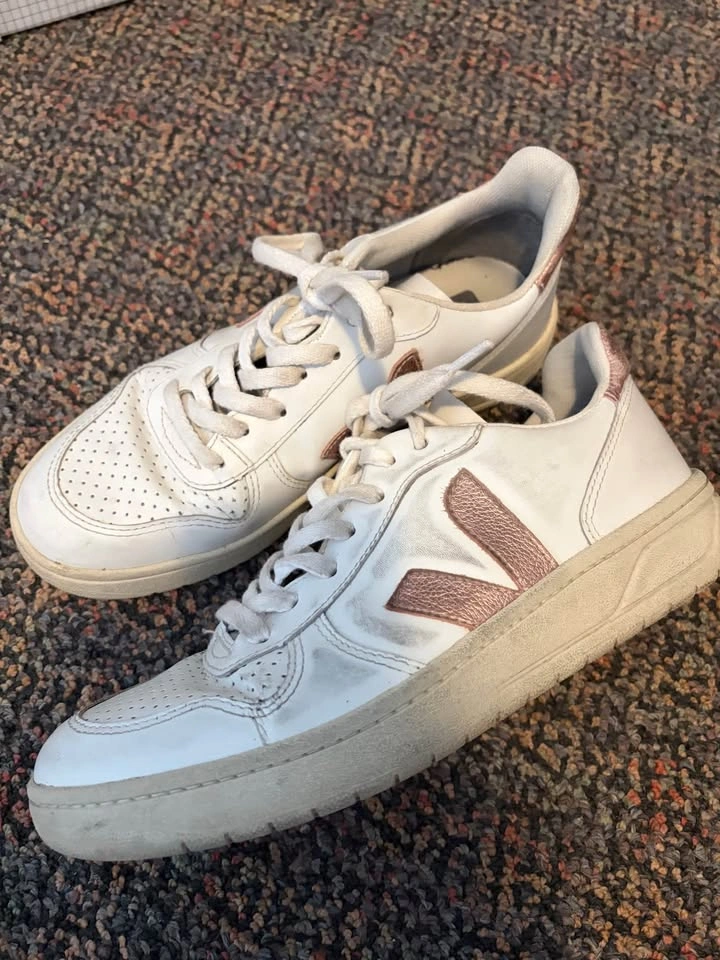 Veja Women Size 8 - photo 4