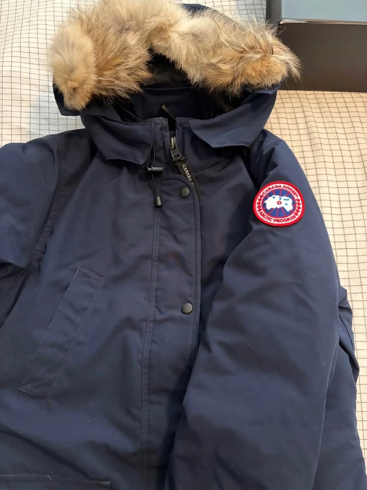 Canada Goose Trillium Parka - Navy - Female - Size M - photo 2
