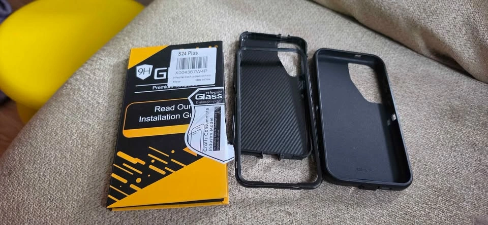 Samsung S24+ 256GB w/ Case and Screen Protector - photo 3