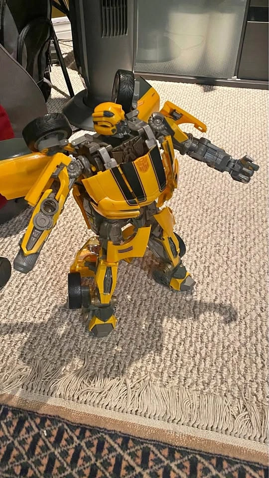 Bumblebee Transformer Figurine 95$ OBO