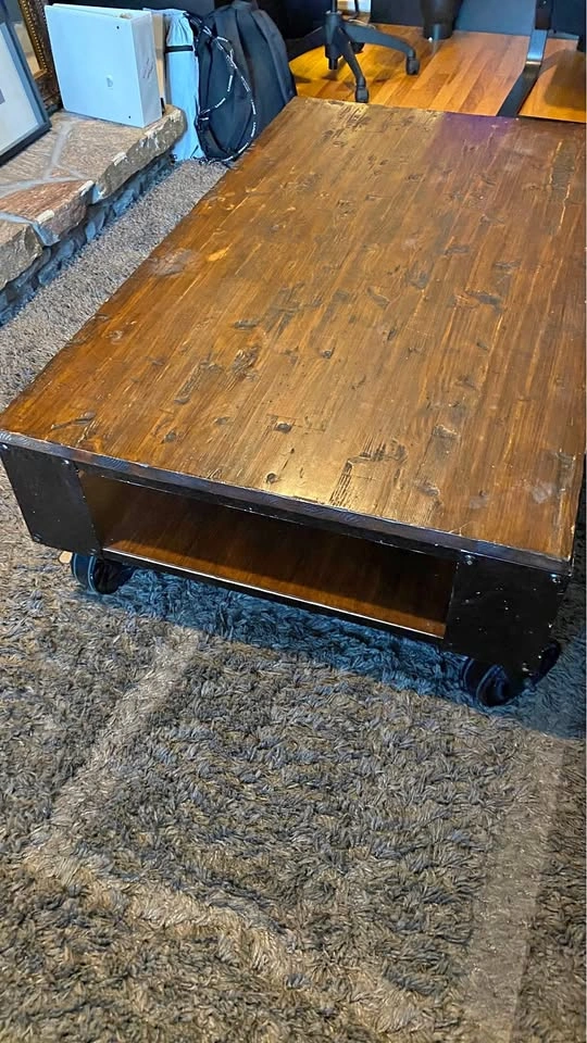 Center Table Rustic 31.5x52x17 … 165$ OBO