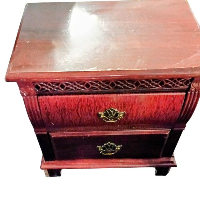 NIGHTSTAND / BEDSIDE TABLE VINTAGE SOLID WOOD NEEDS A LIL (TLC)