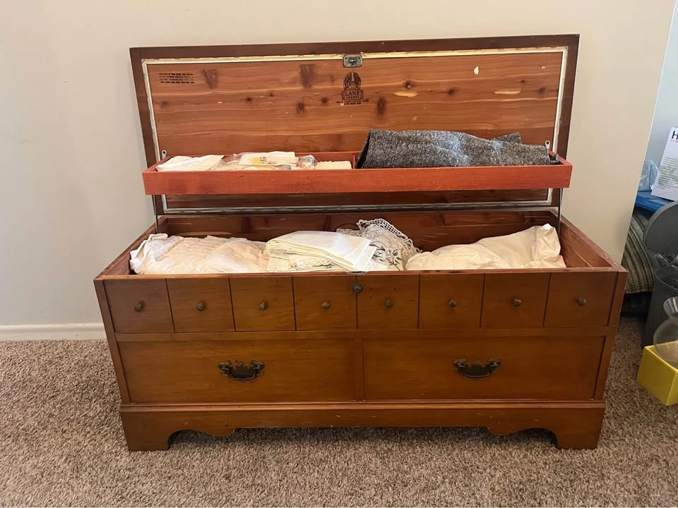 Vintage Lane Cedar Hope Chest with Drawers - Made in Canada - photo 3