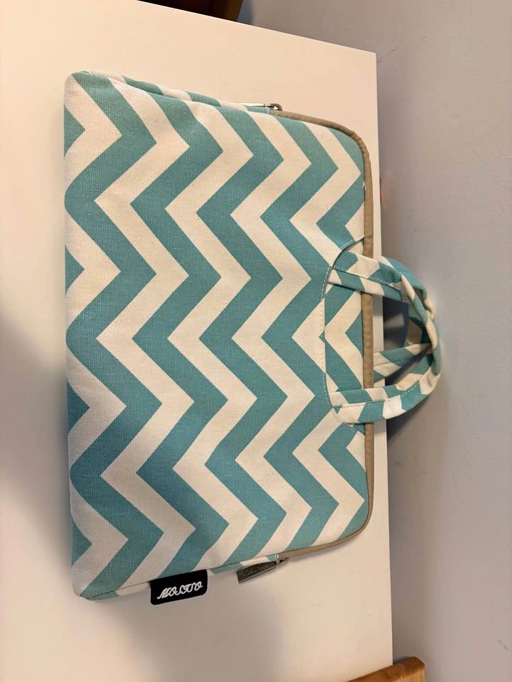 Laptop sleeve