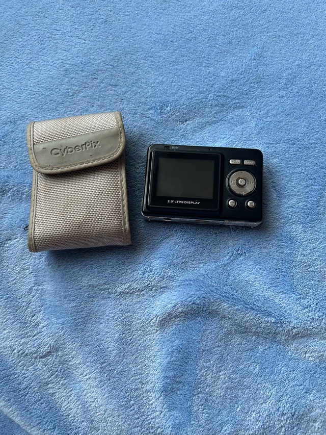 CyberPix S-5415 Digital Camera with Case - photo 2