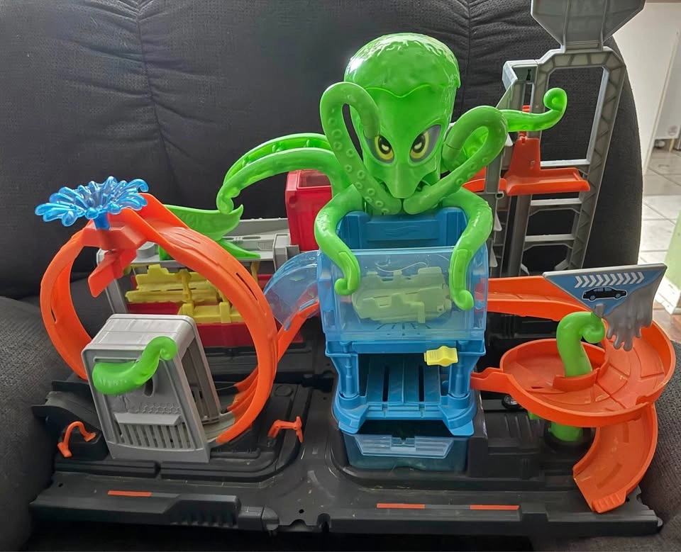 Hot Wheels City Ultimate Octo Car Wash
